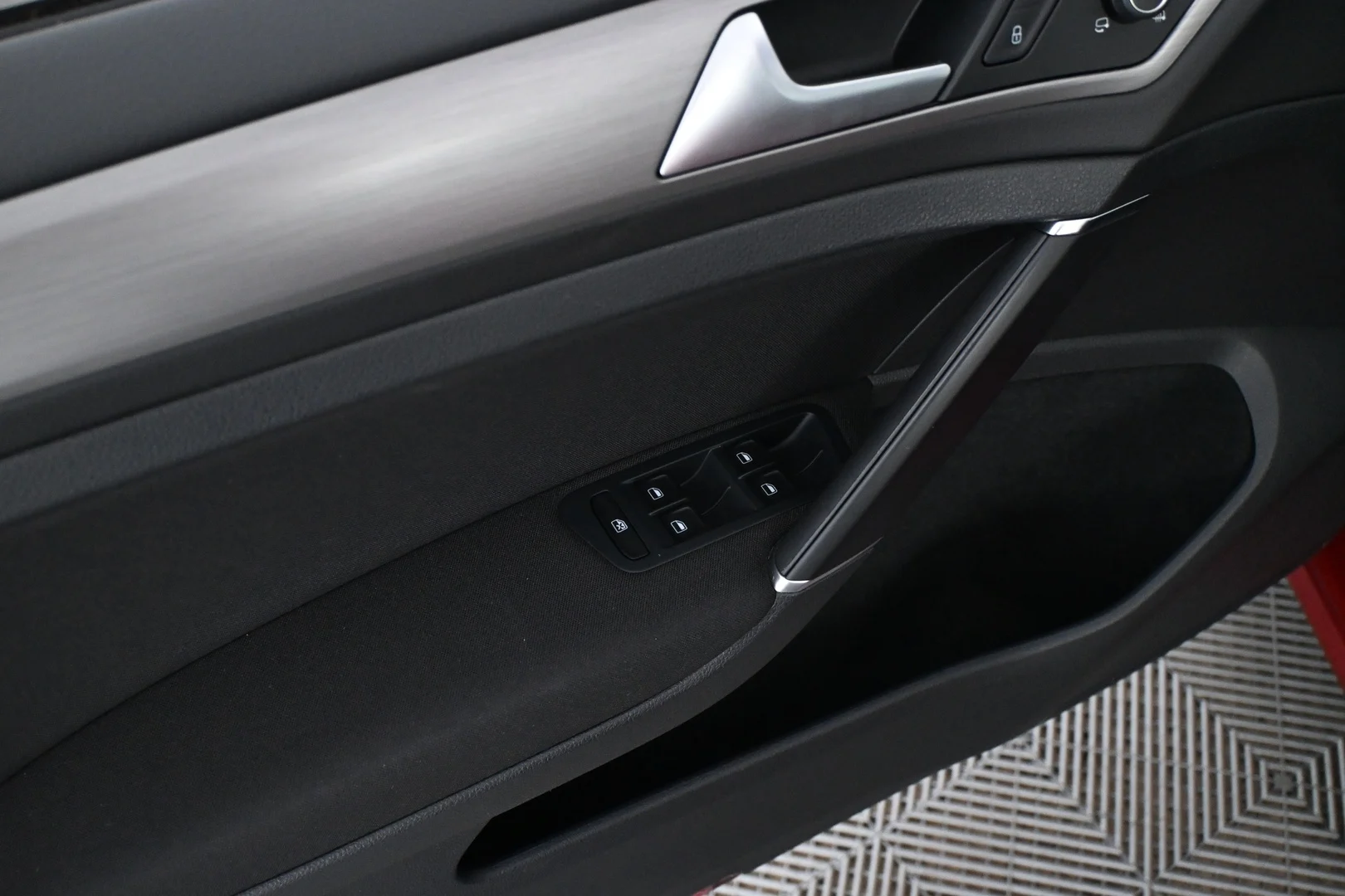 Car Image - 5cV9Lt43UBmtHHnFD3xBMU