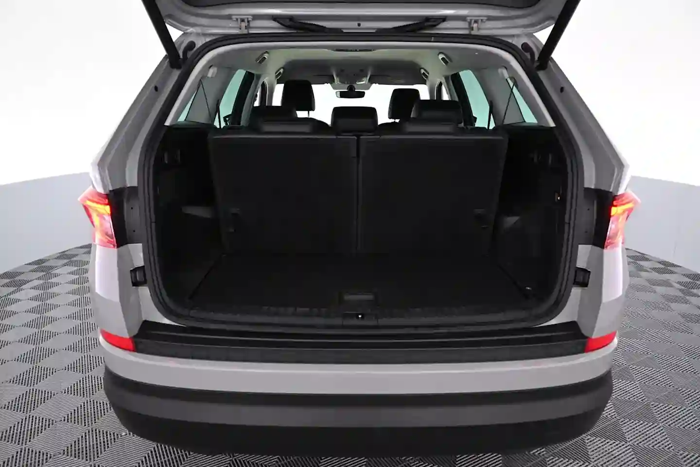 Car Image - 43jbylorwvF4qSghF8emRC