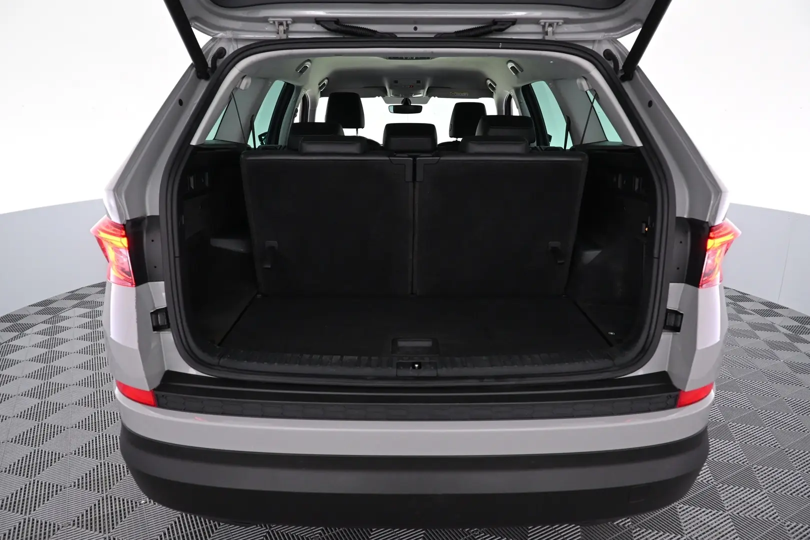 Car Image - 43jbylorwvF4qSghF8emRC
