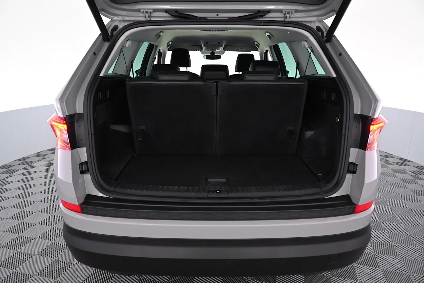 Car Image - 43jbylorwvF4qSghF8emRC