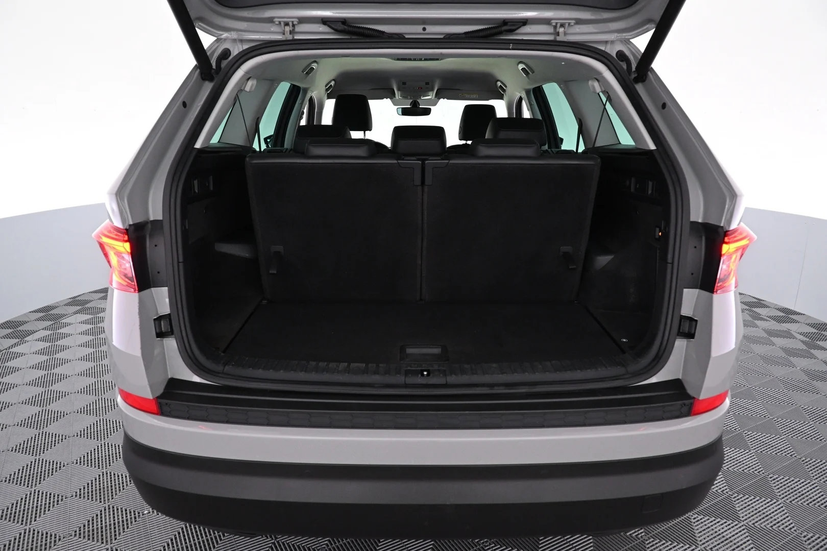Car Image - 43jbylorwvF4qSghF8emRC