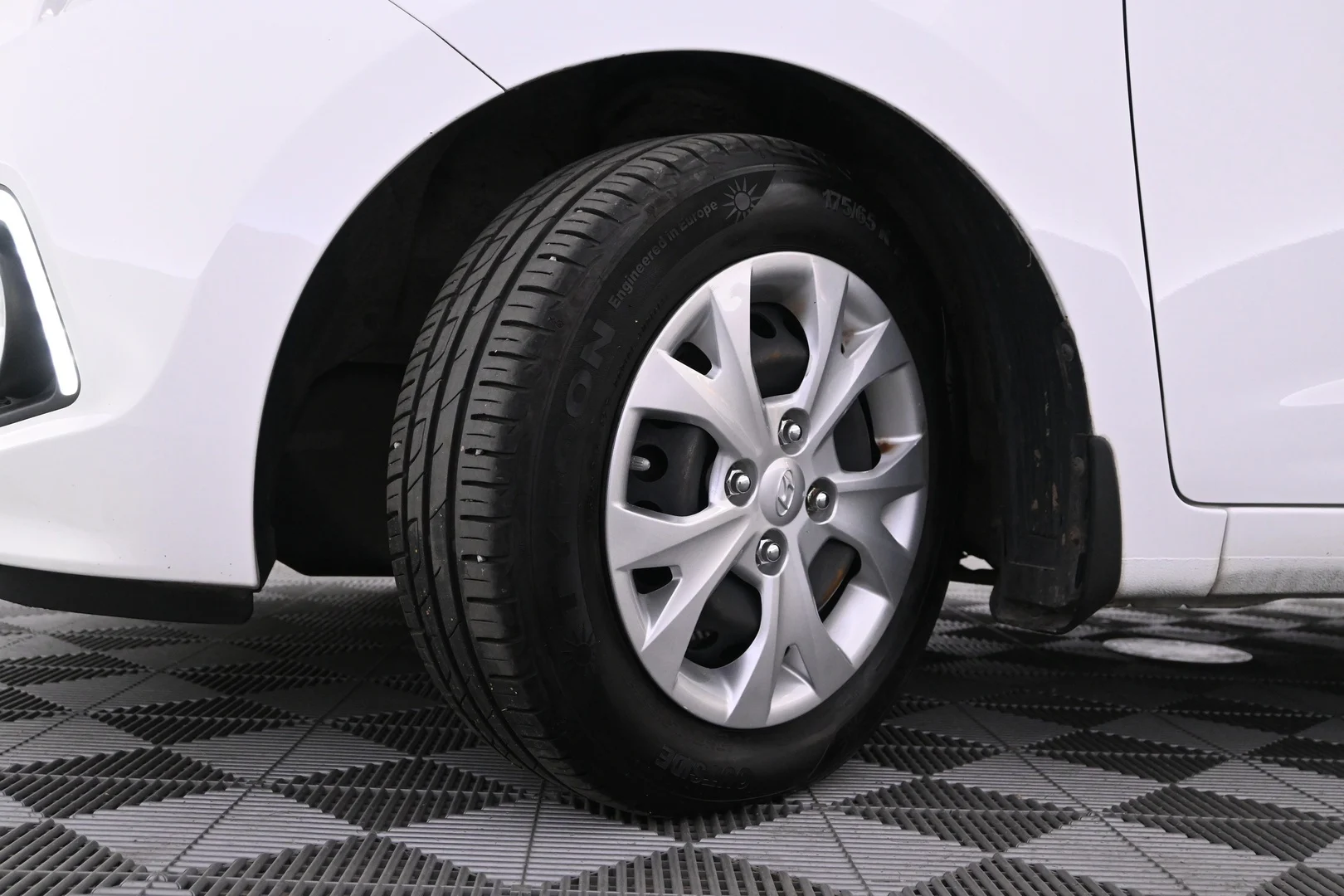 Car Image - 4i4YC0Y8LrvvXtry9yALWw
