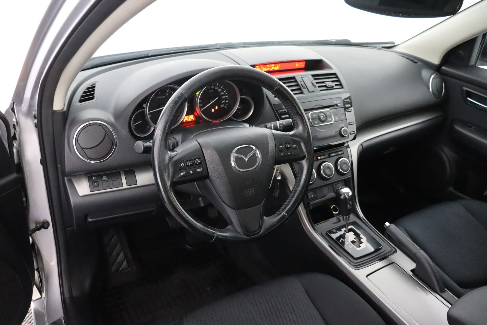 Car Image - 2PR89tnD9Ifop46yZSgsuf