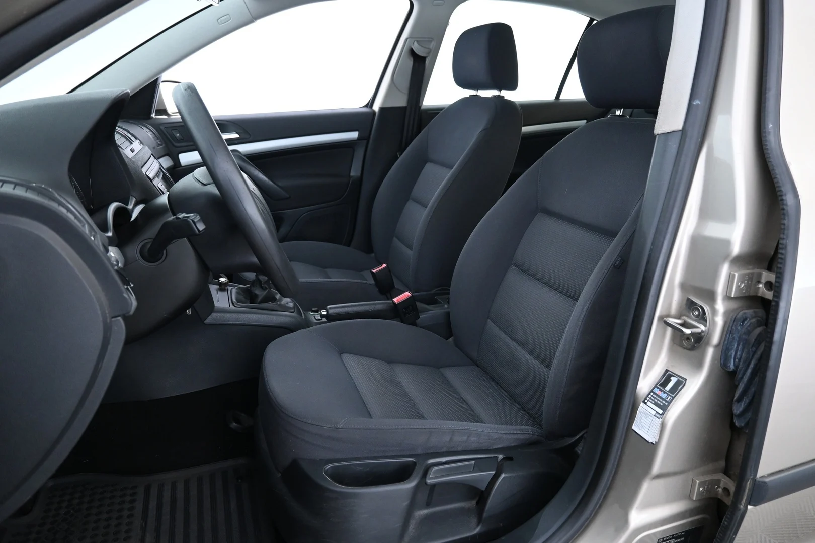 Car Image - 6IlfrnjFu2UryQA2rGWwcJ