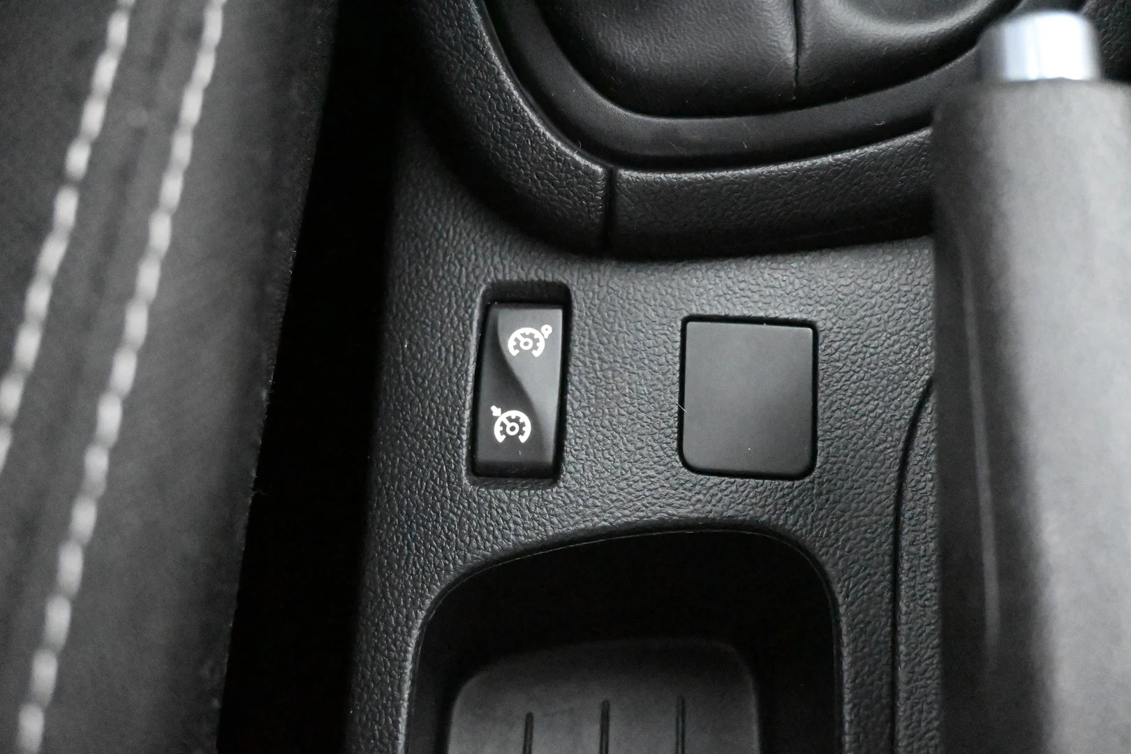 Car Image - 4lc3JHY4OjFWhQKASJWBCS