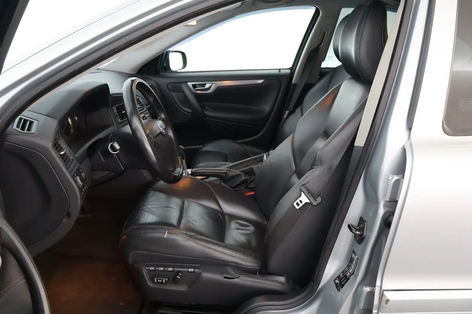 Car Image - 63jQpuqbnMmGu2bhnw7eJE