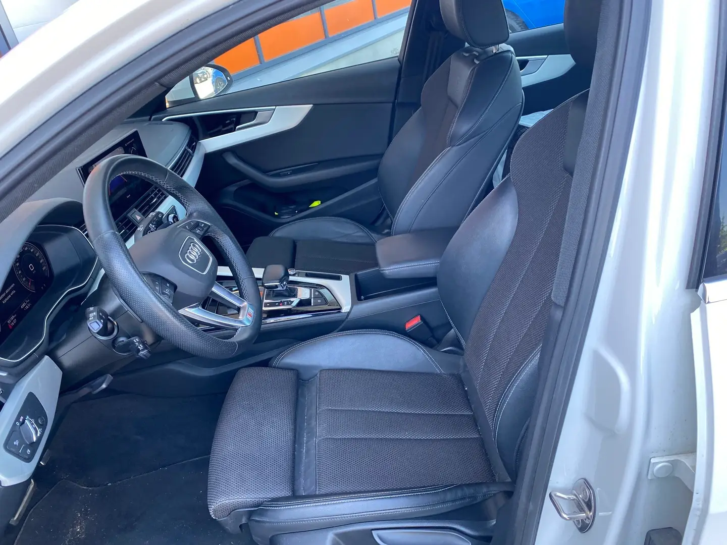 Car Image - 4d29RkauXeLgcCWFbDDB93
