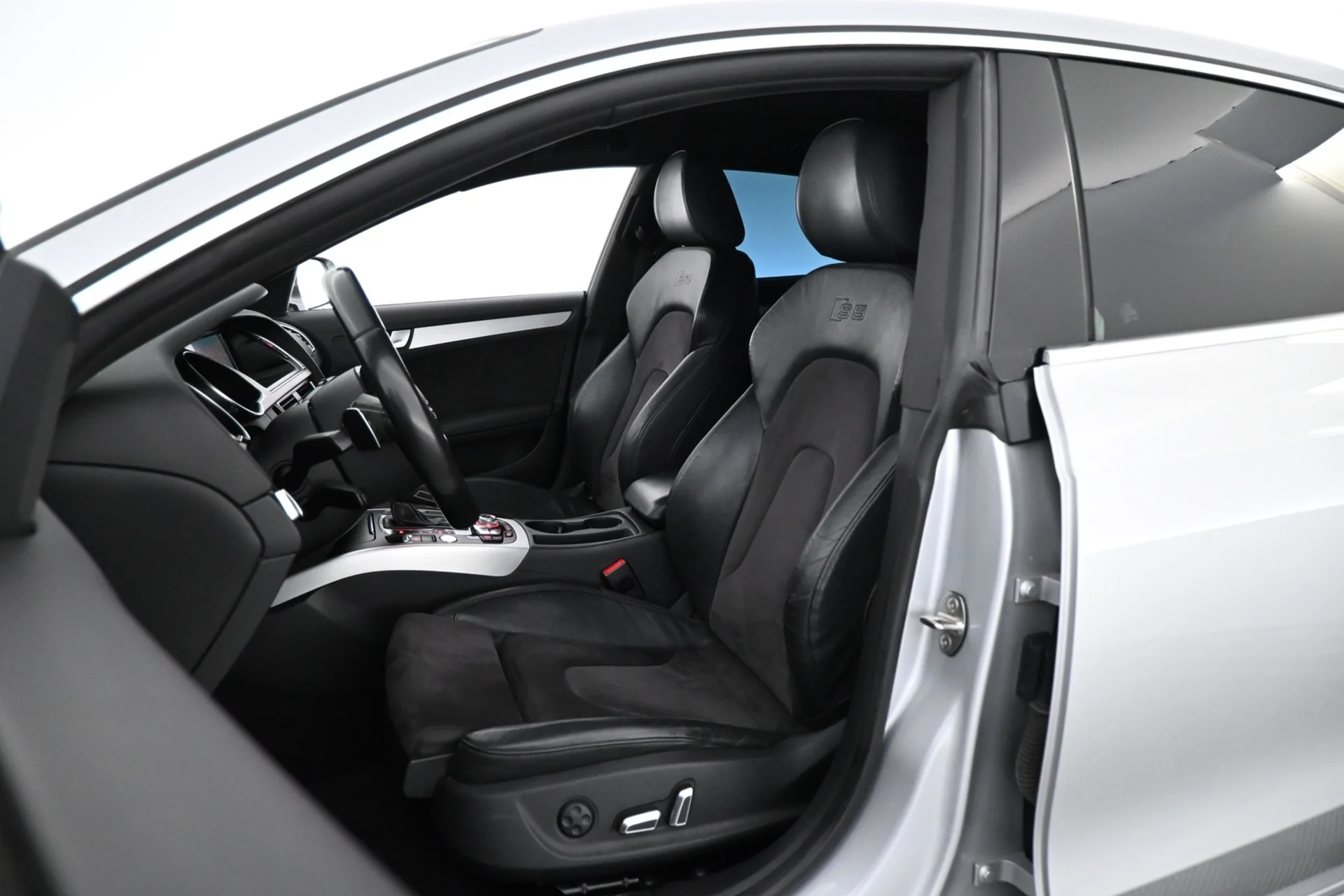 Car Image - LZDVoalNwHfO729VwLKL7