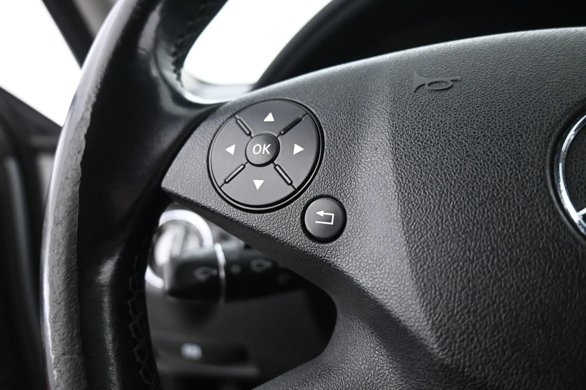 Car Image - 2mvKwe35eRHtR7Dp7xrEZ3