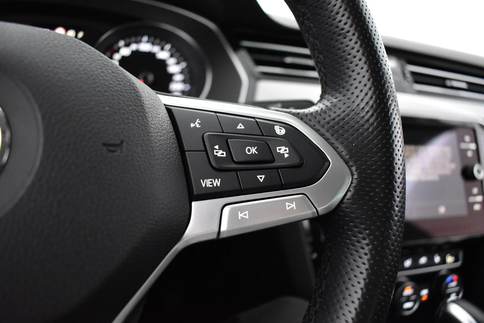Car Image - 5nUXEul7H4xnBTfSazEEoM