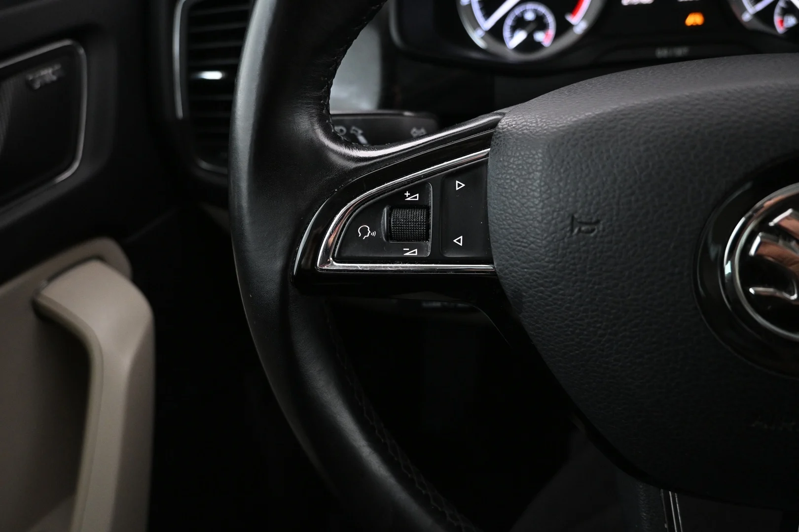 Car Image - 3f6knNizWhOHqRi2JP7yqU