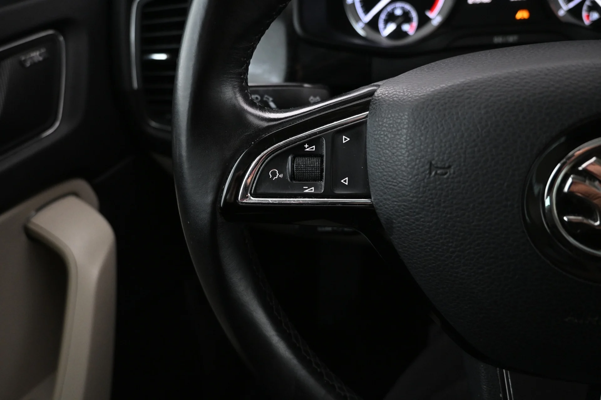 Car Image - 3f6knNizWhOHqRi2JP7yqU