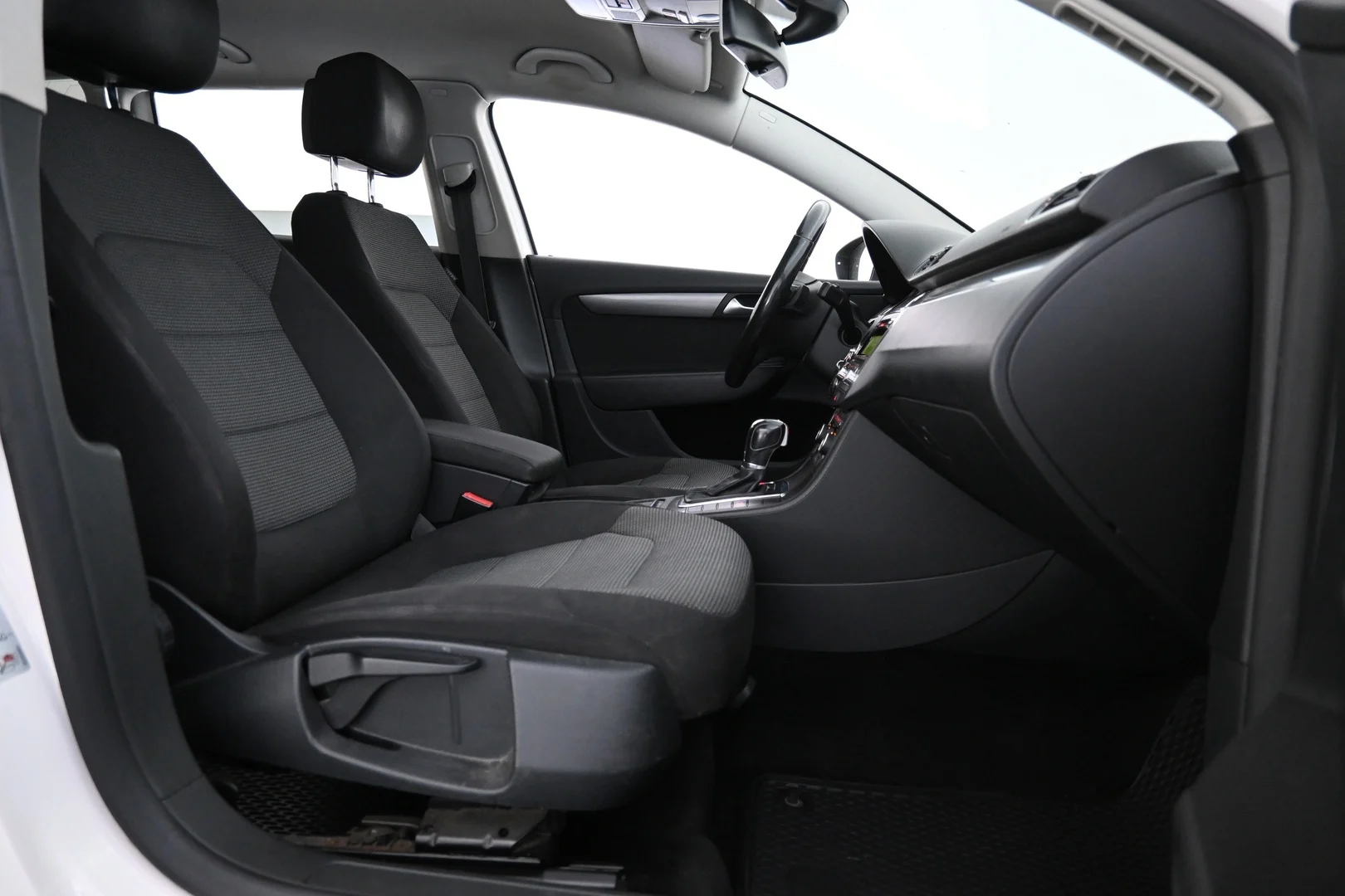 Car Image - 5O82wjsUID2st2sv5JbRjm