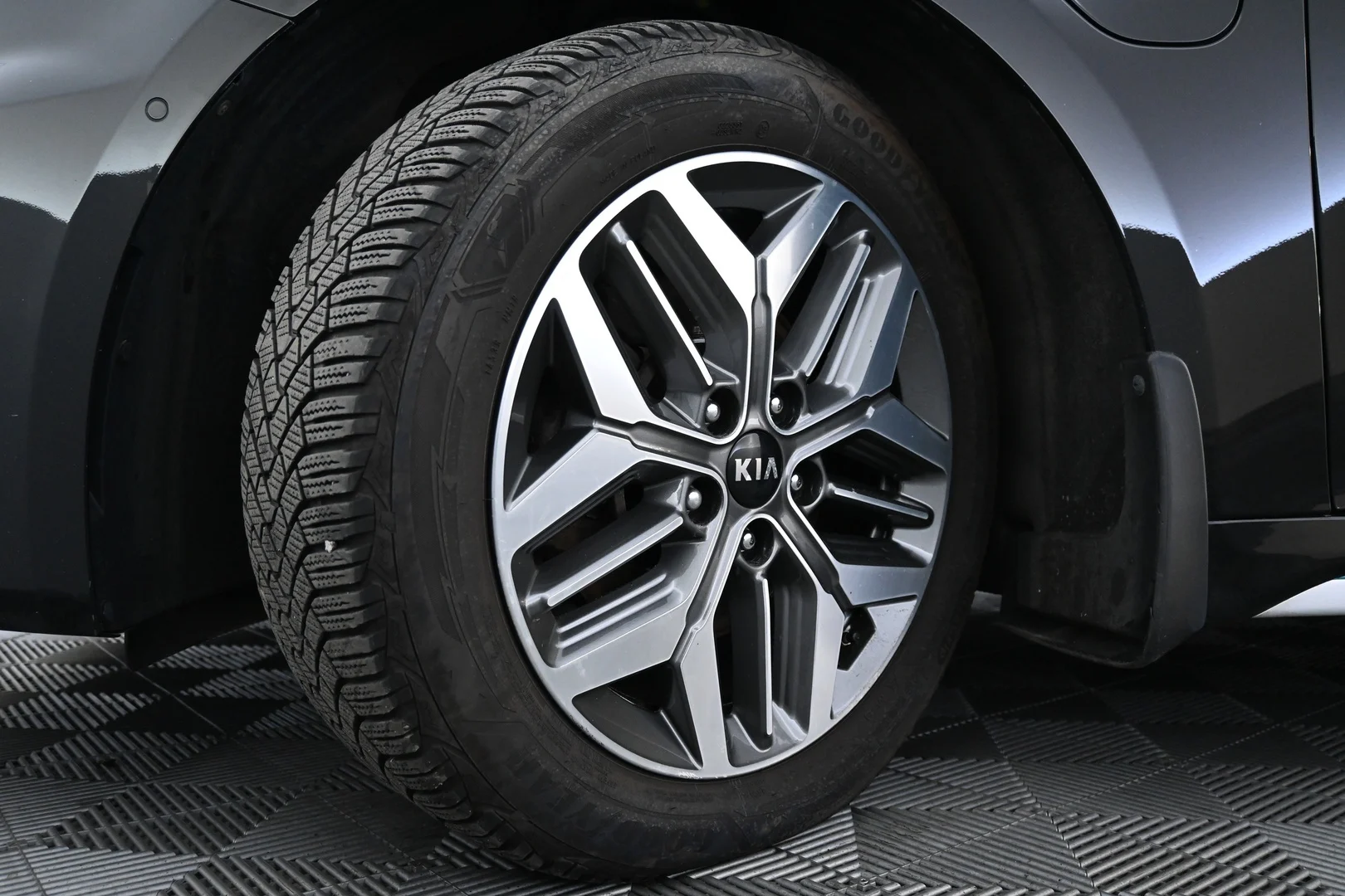 Car Image - 3l7inFYnBxWr6Zrb68f9nf