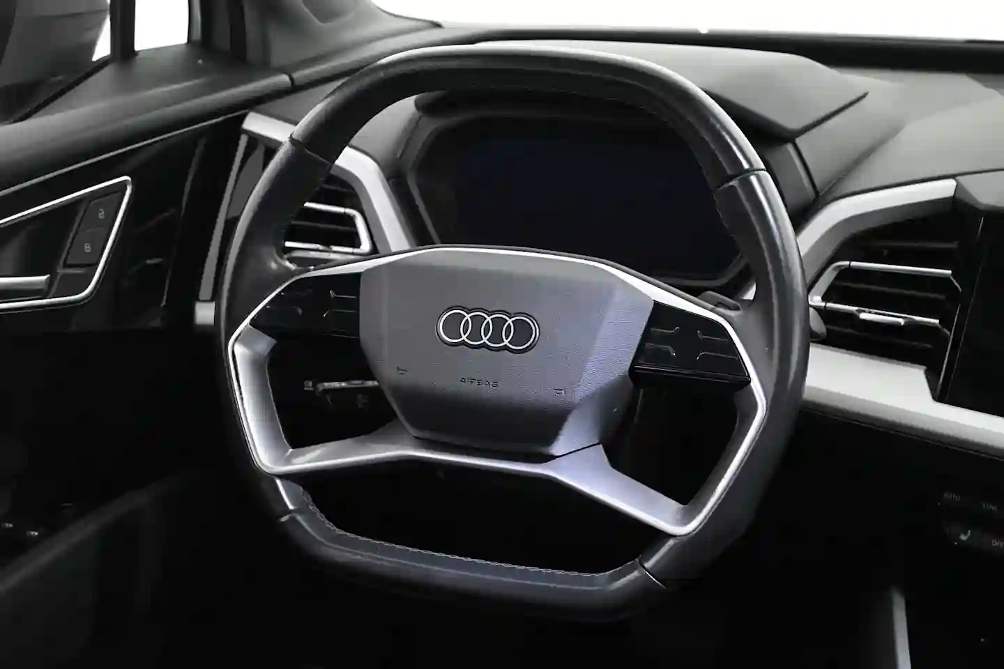 Car Image - 1Hd9RiCjXihTqDggXuarNE