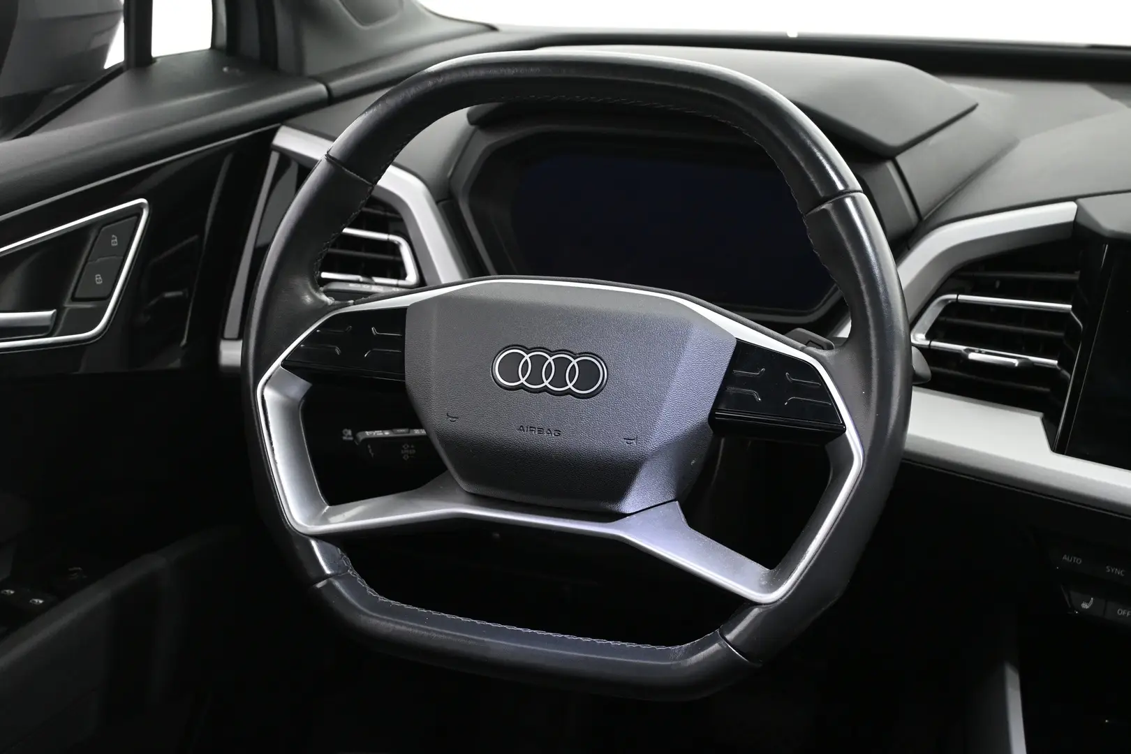 Car Image - 1Hd9RiCjXihTqDggXuarNE