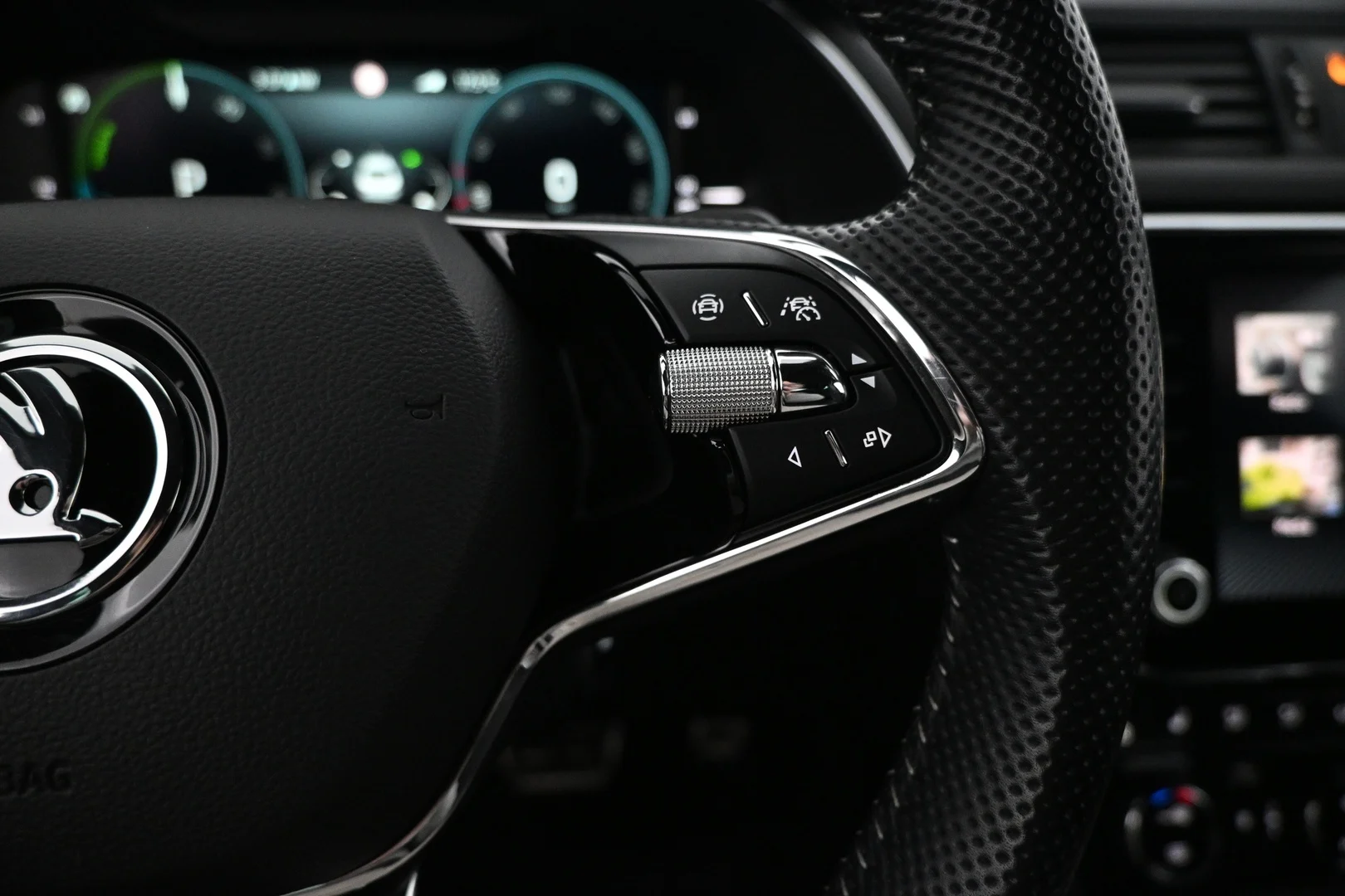 Car Image - 5km0q8TQandejX8AowCNWD