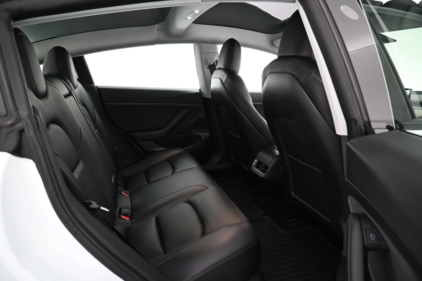 Car Image - 593ggl3dxqW7XVZVoEqyNT