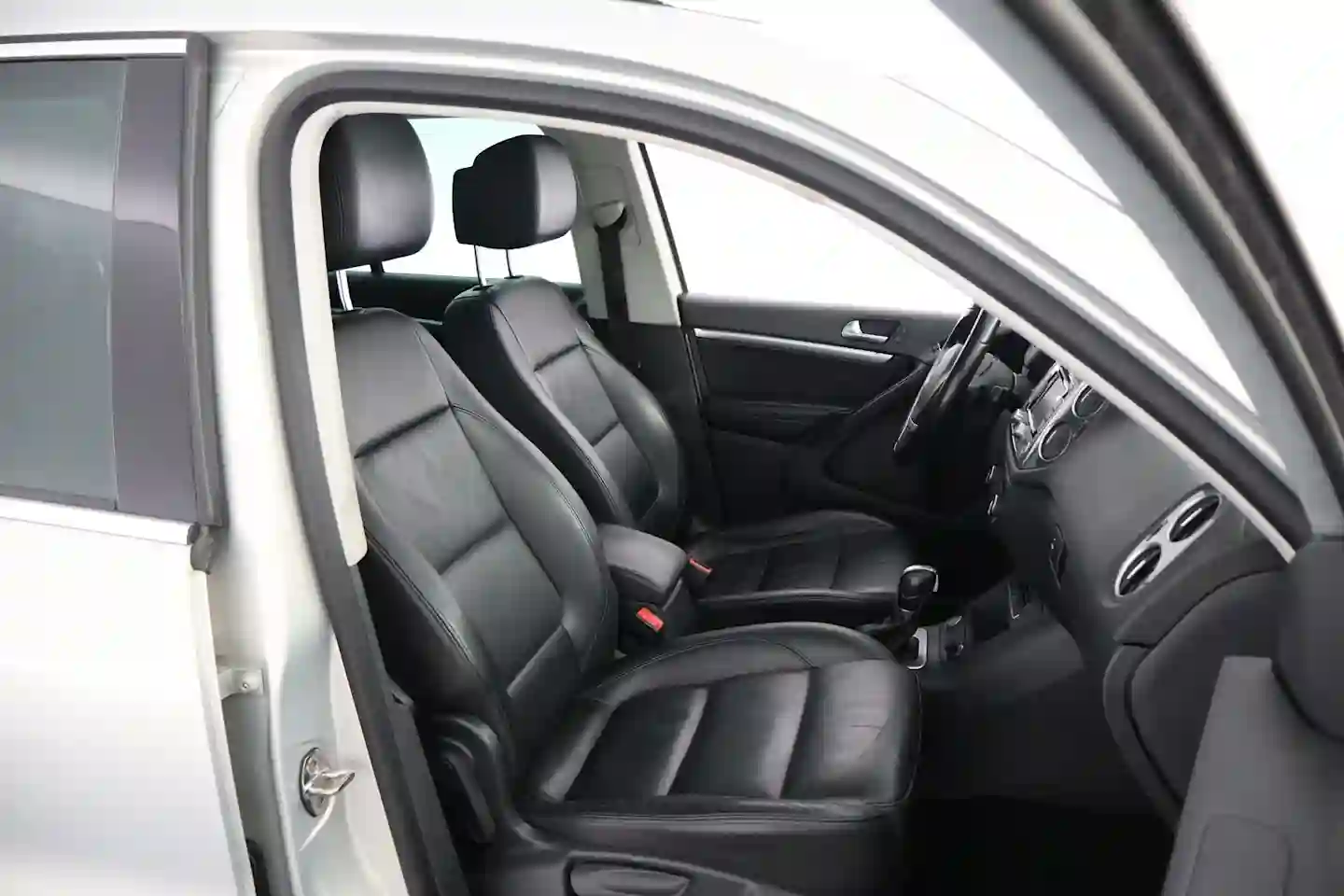 Car Image - 309mnchTk2vuSPaSA9E93