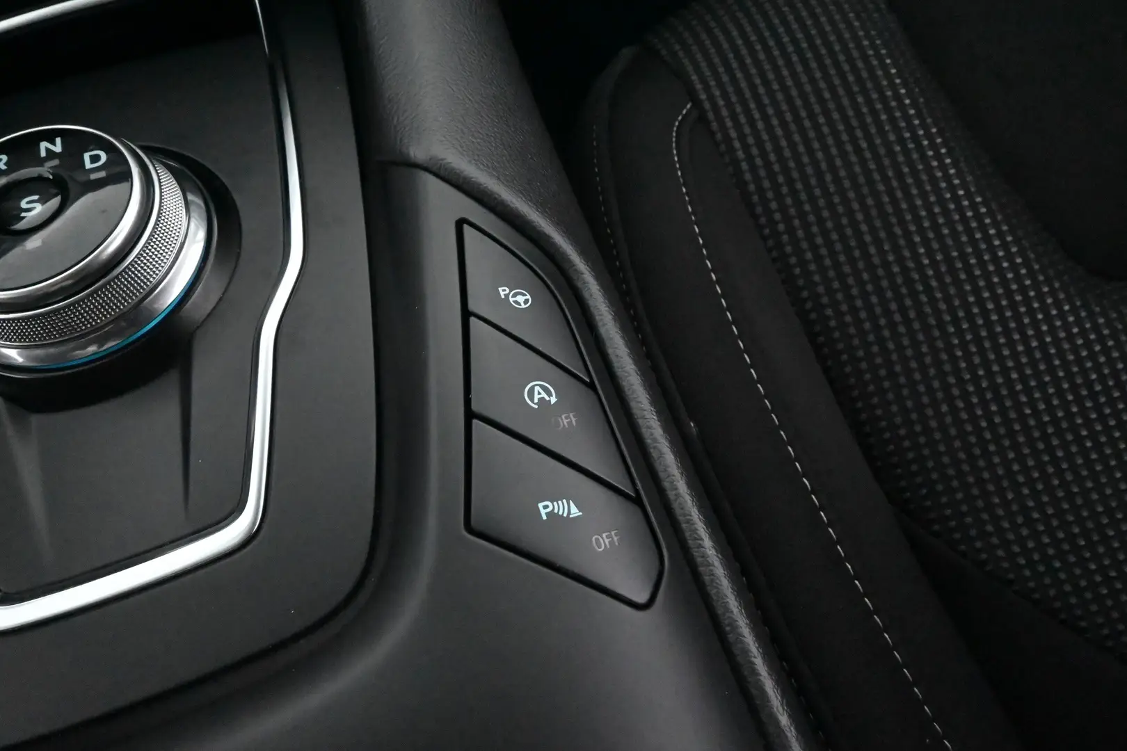 Car Image - vsaJnva9tDImxxAErayg4
