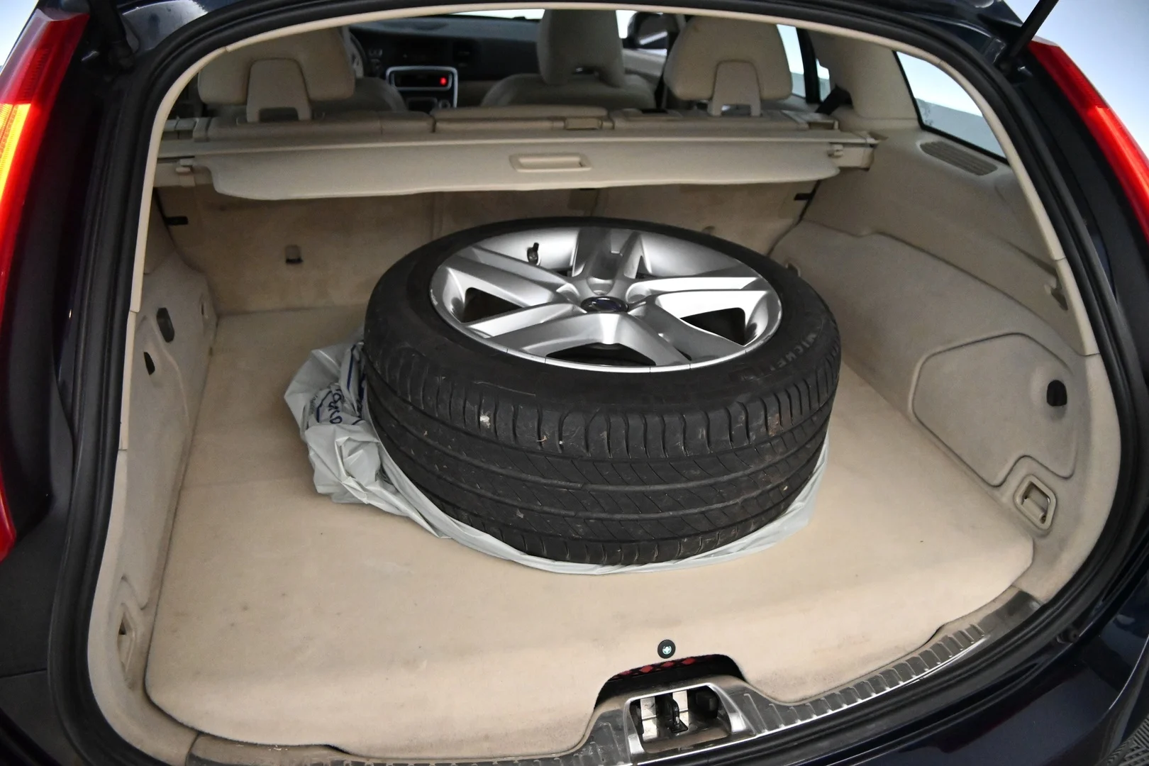 Car Image - 7wqgfSHWiUUaR7gpEcrEqX