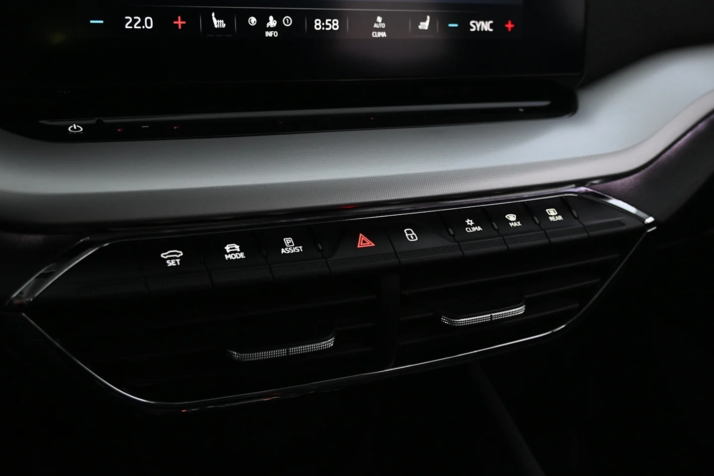 Car Image - 6CYiivnPxrrJjA8Qp4qq6s