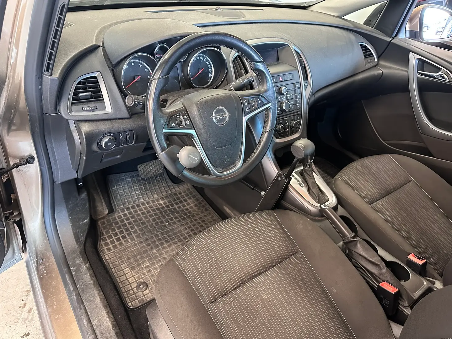 Car Image - pdlMMdBTnMcTrMSEQDpWy