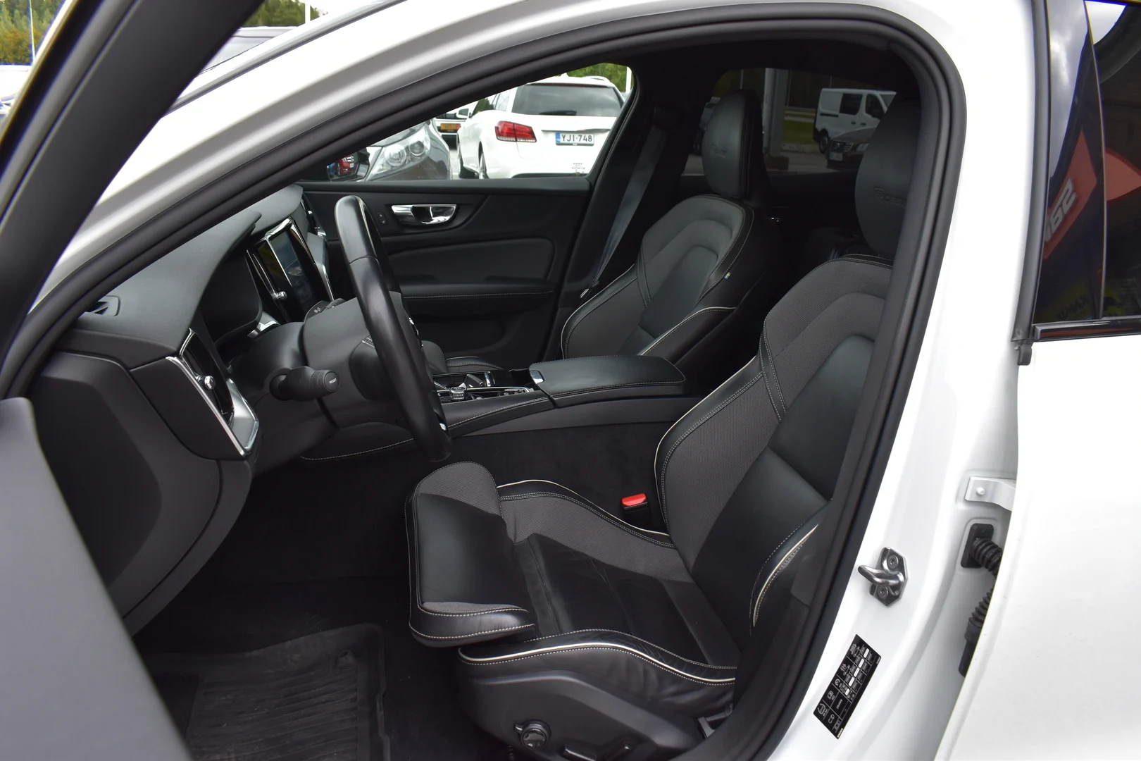 Car Image - 10Vrtq7D1rDmDQvZvlNR1A