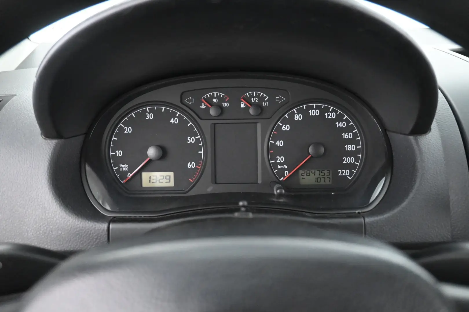 Car Image - 5aeo0Sh6CXtKfhrSkGbOzJ