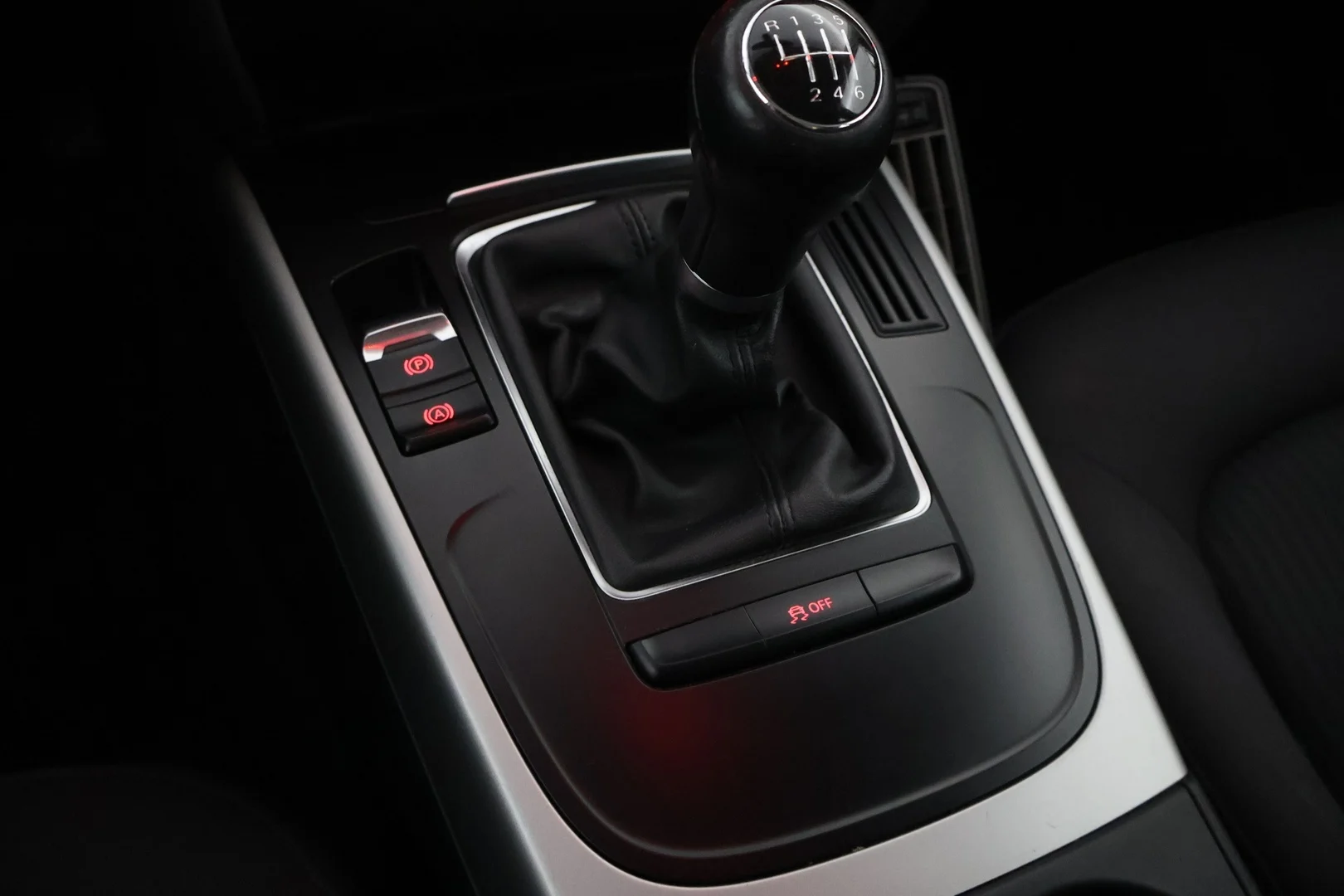 Car Image - 4yAWOpwfoABxyKTb2D34XU