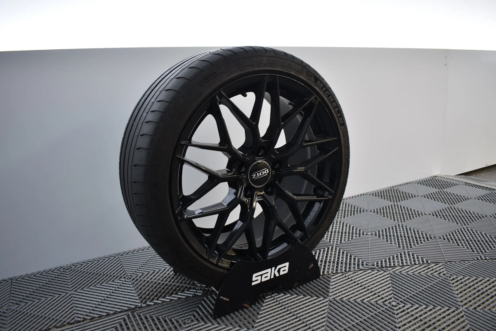 Car Image - 7t3SdVASkeKxrgqzf6TQVy