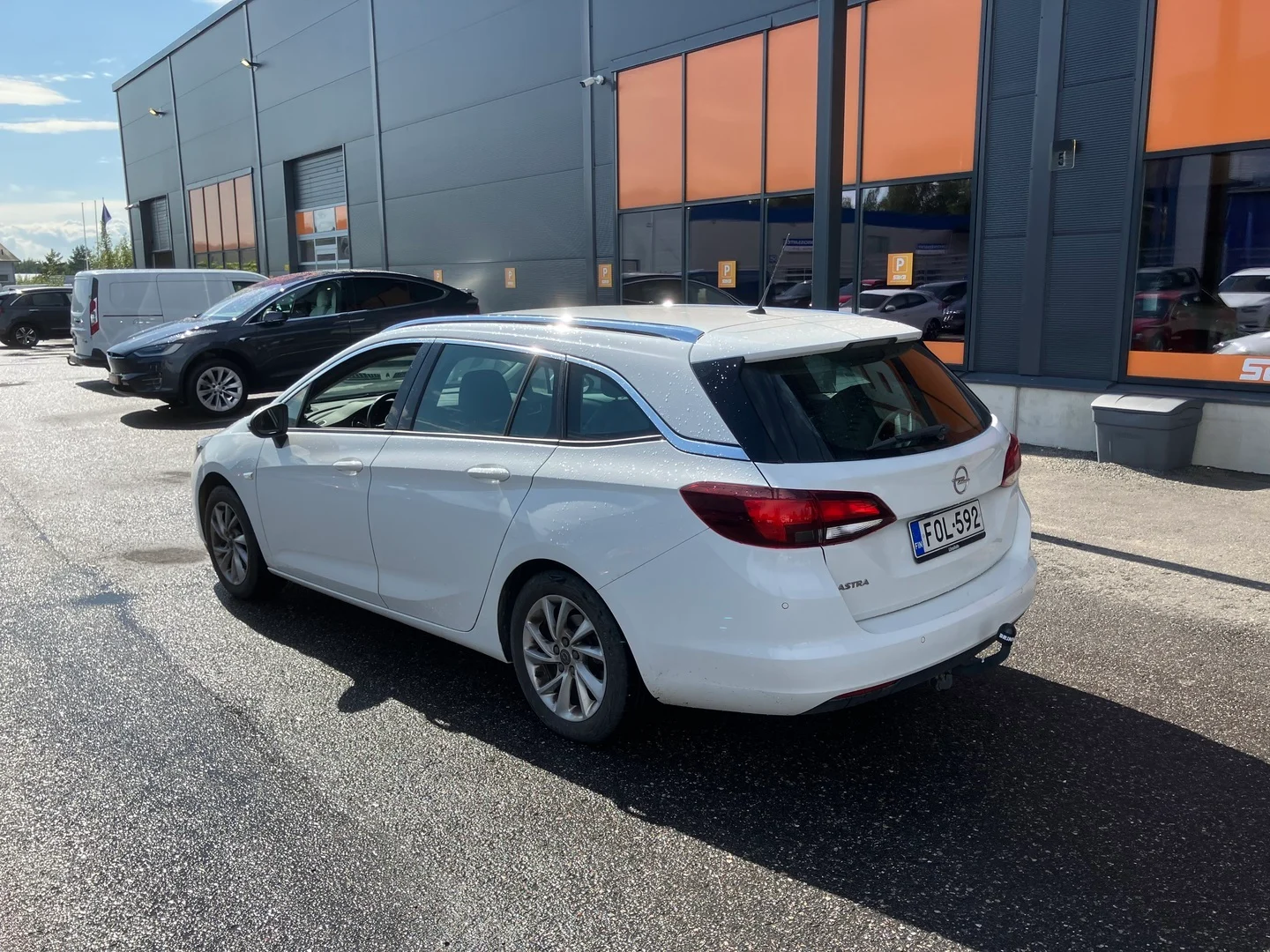 Car Image - 7CdH5BdvkrLUChwXTcVN2e