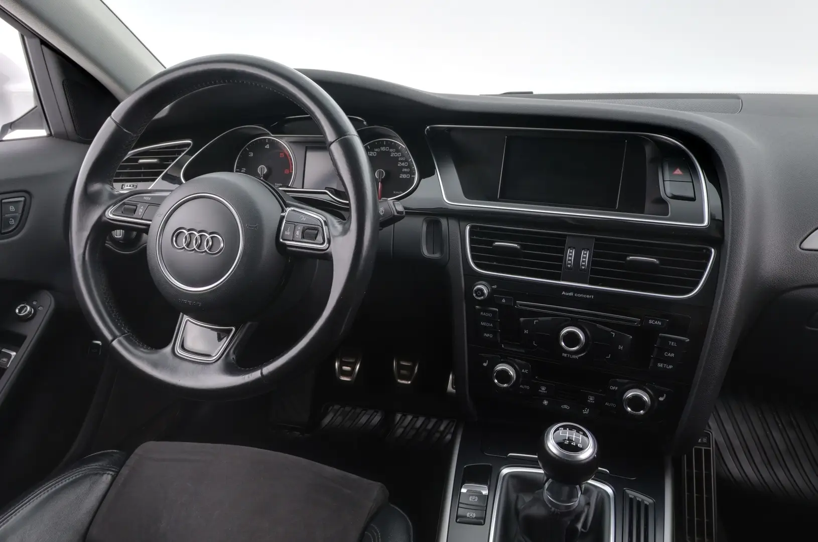 Car Image - 1hcHgq3bAax6OQIHC57EY2