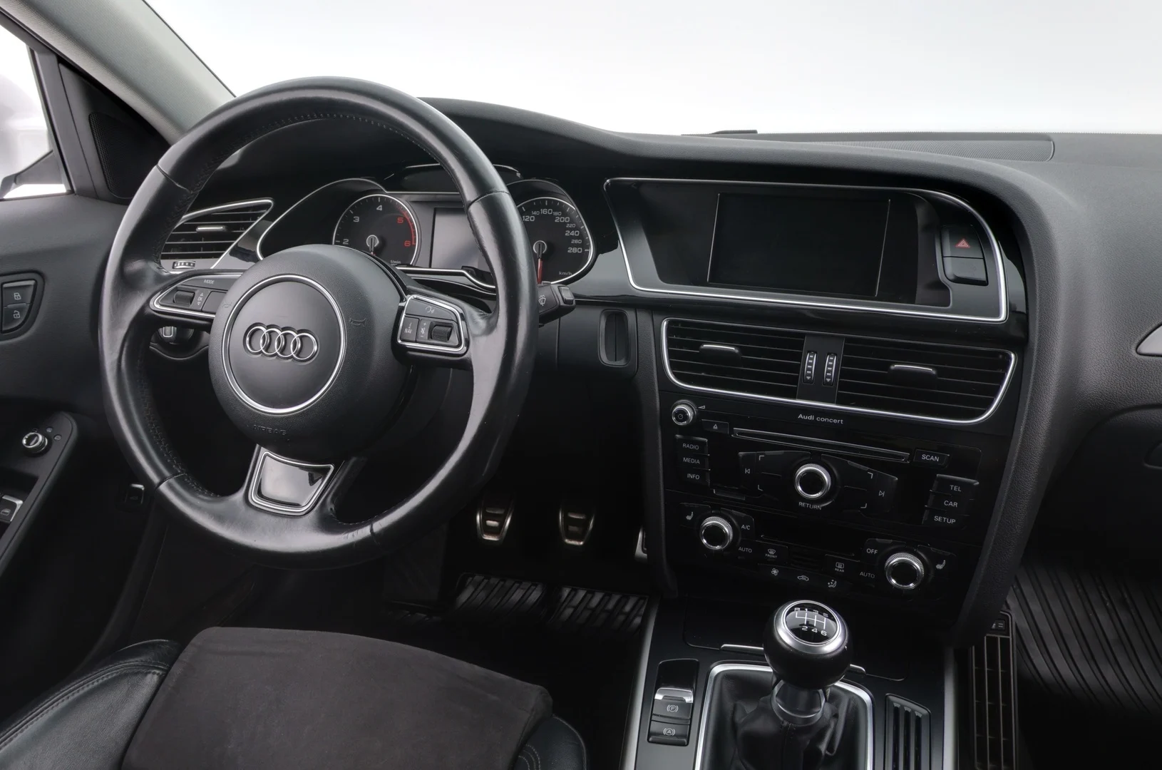 Car Image - 1hcHgq3bAax6OQIHC57EY2