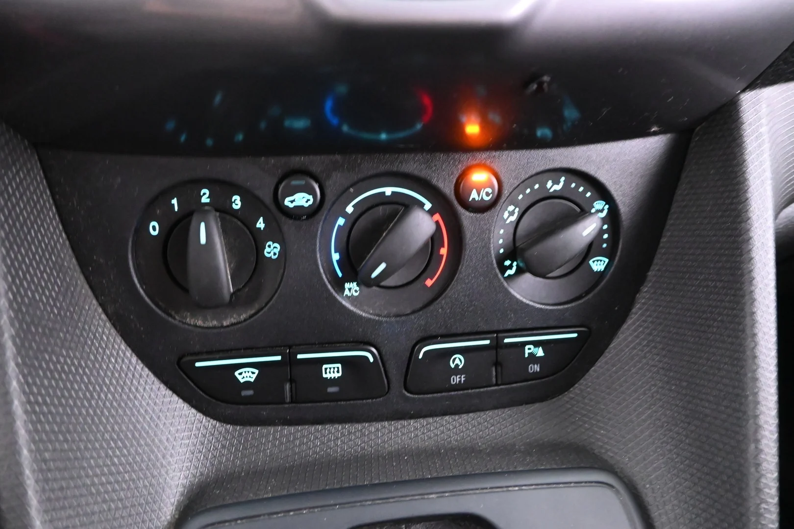 Car Image - x4MdXSkkFNh1zgKCjJp1a