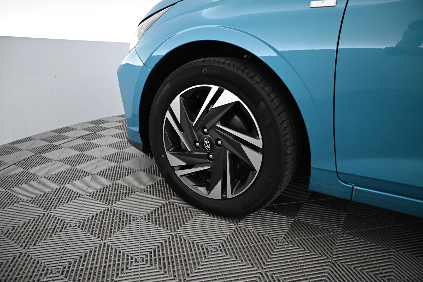 Car Image - 1wBgZhVtKDEKETIwnegkHW