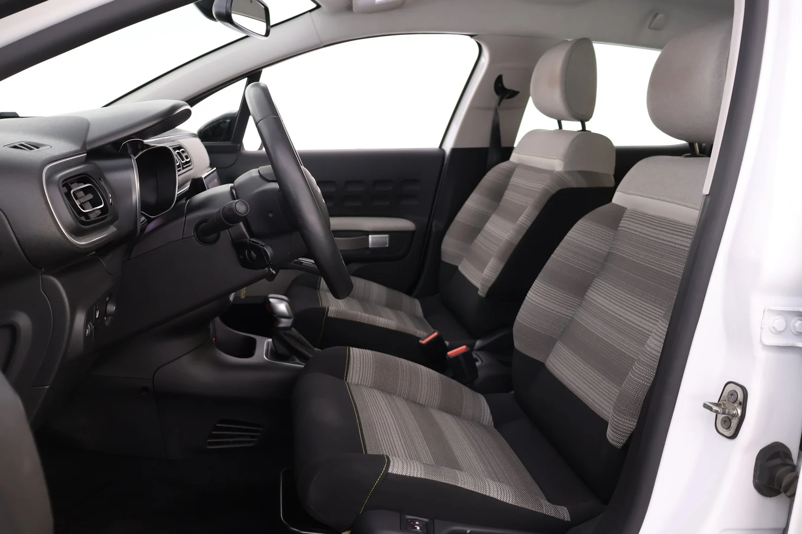 Car Image - 3szWca2g4XhDOVdSAhBeN6