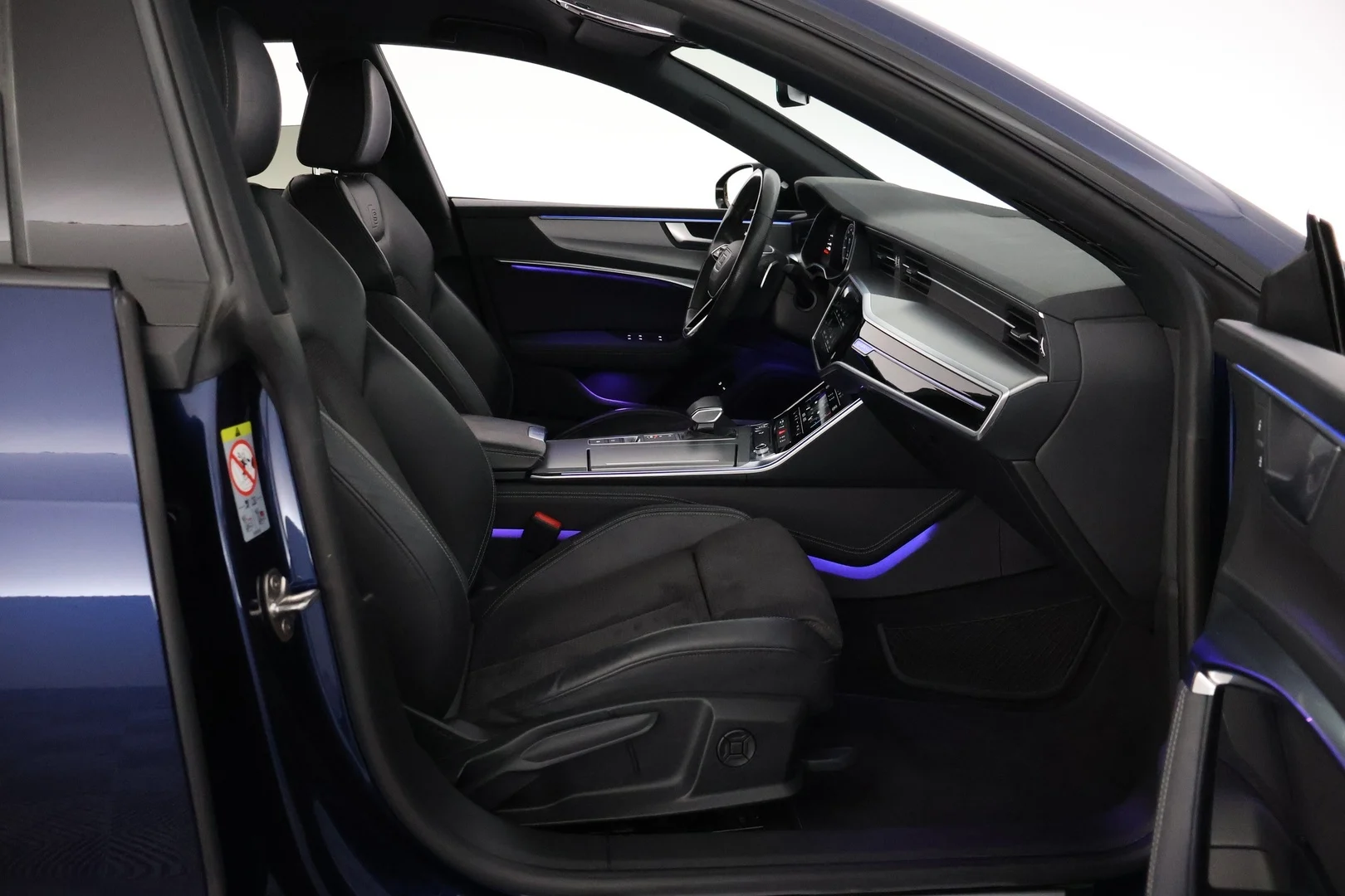 Car Image - 2cEIQeod3zcv7NHyAuGl7U