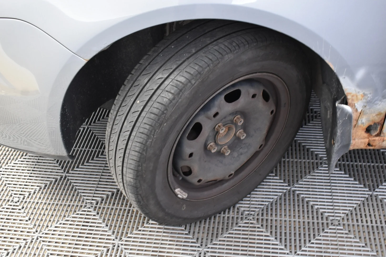Car Image - 5a9lk8zBxI17g96dUKQHrw