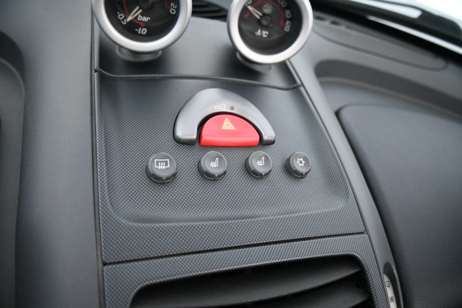 Car Image - 6i4mLLVSkIOxLdad0sbcxv