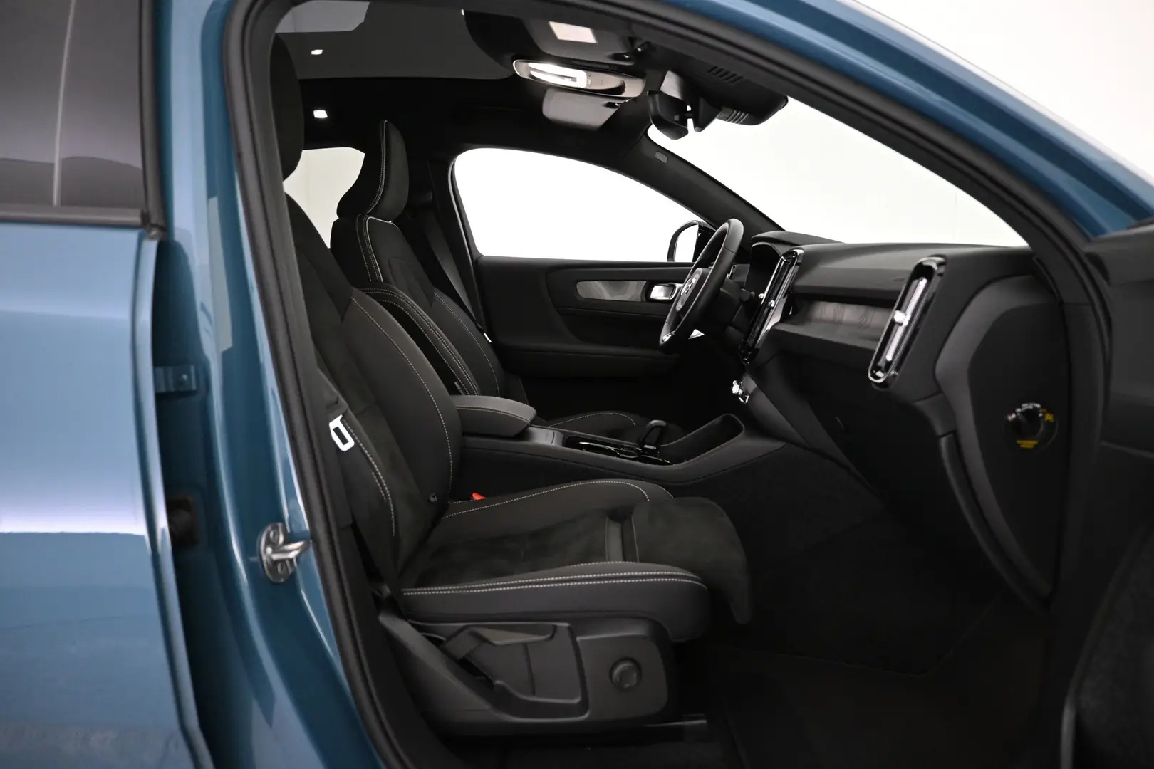 Car Image - 3DMEBPbxxknhE4fubjvMN