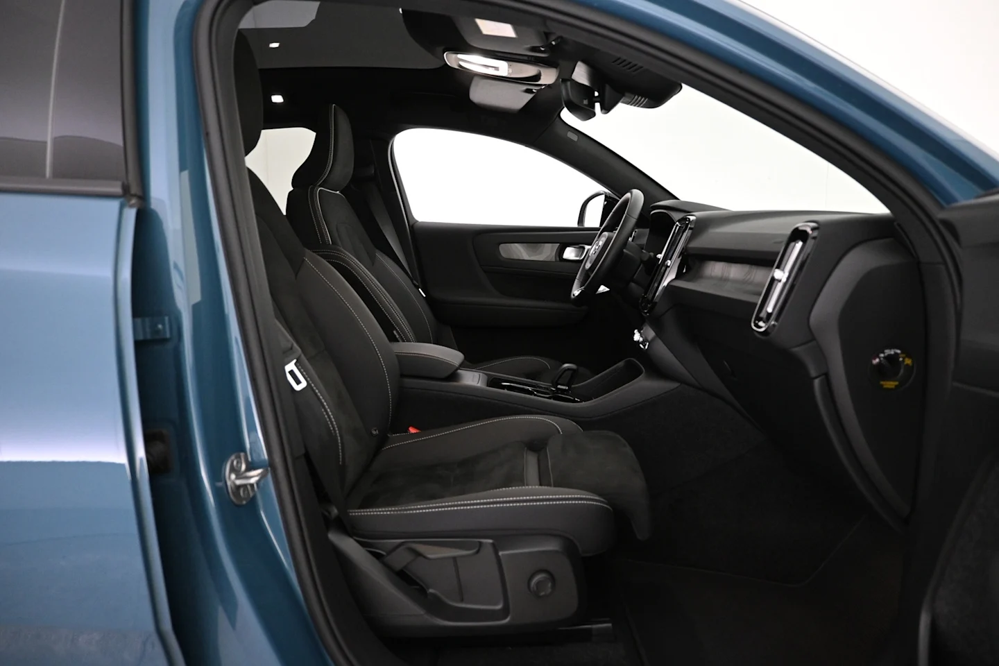 Car Image - 3DMEBPbxxknhE4fubjvMN