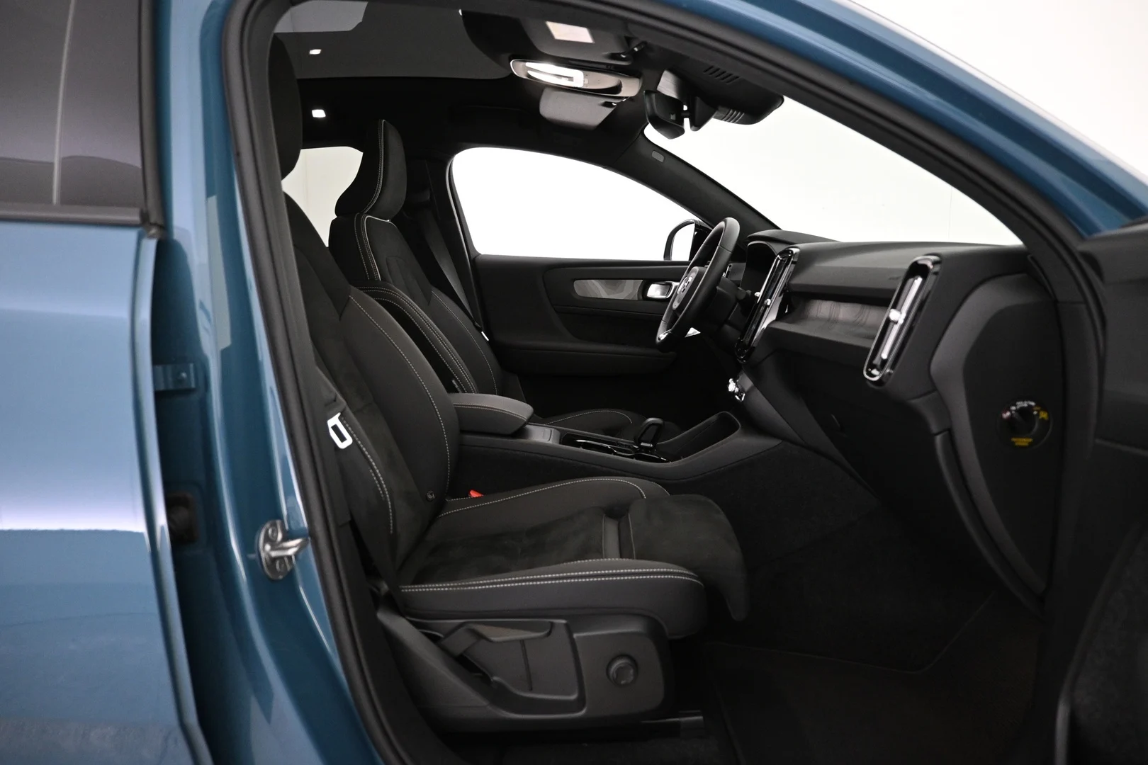 Car Image - 3DMEBPbxxknhE4fubjvMN