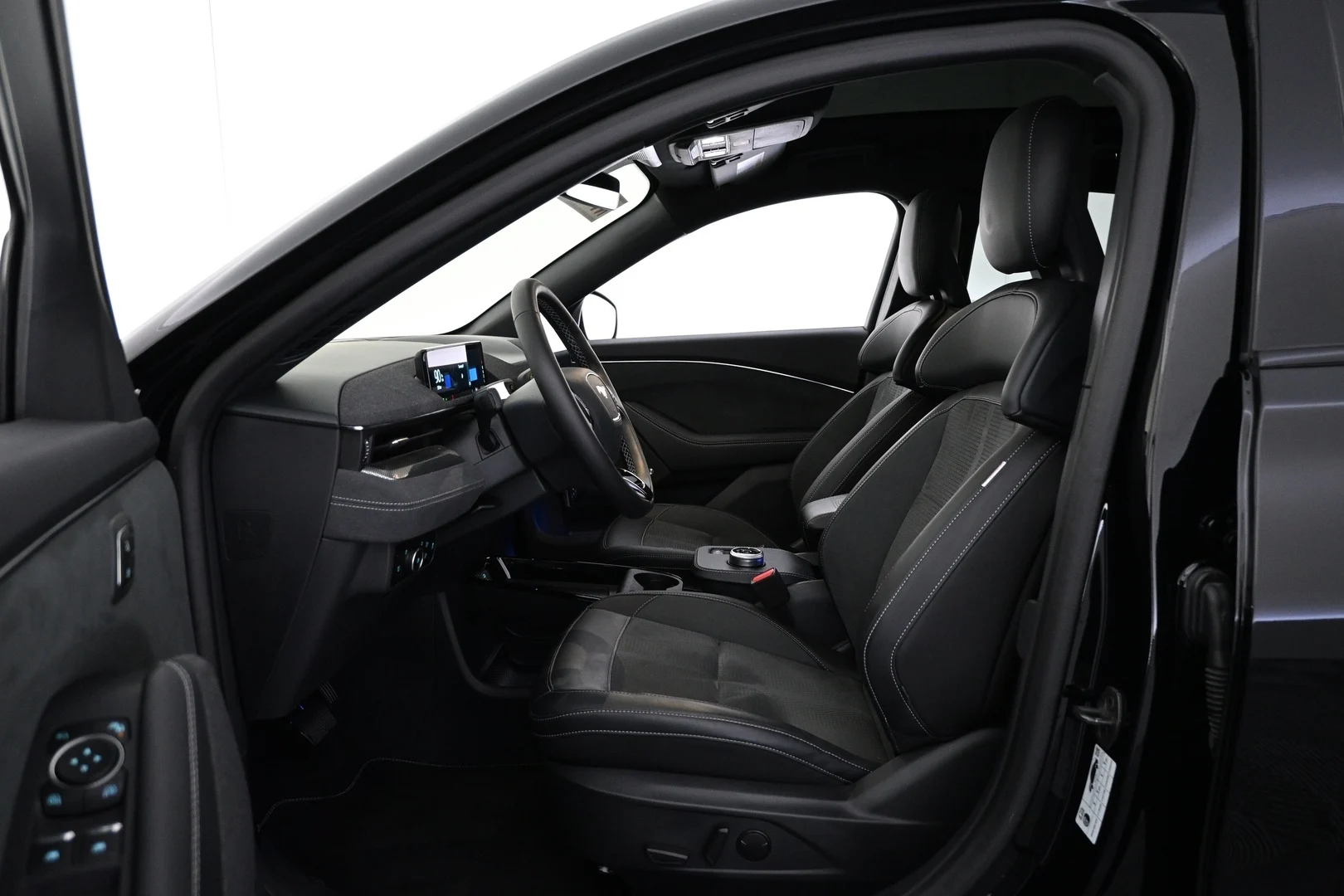 Car Image - IzFF5gcAW1HVXhExAle1P