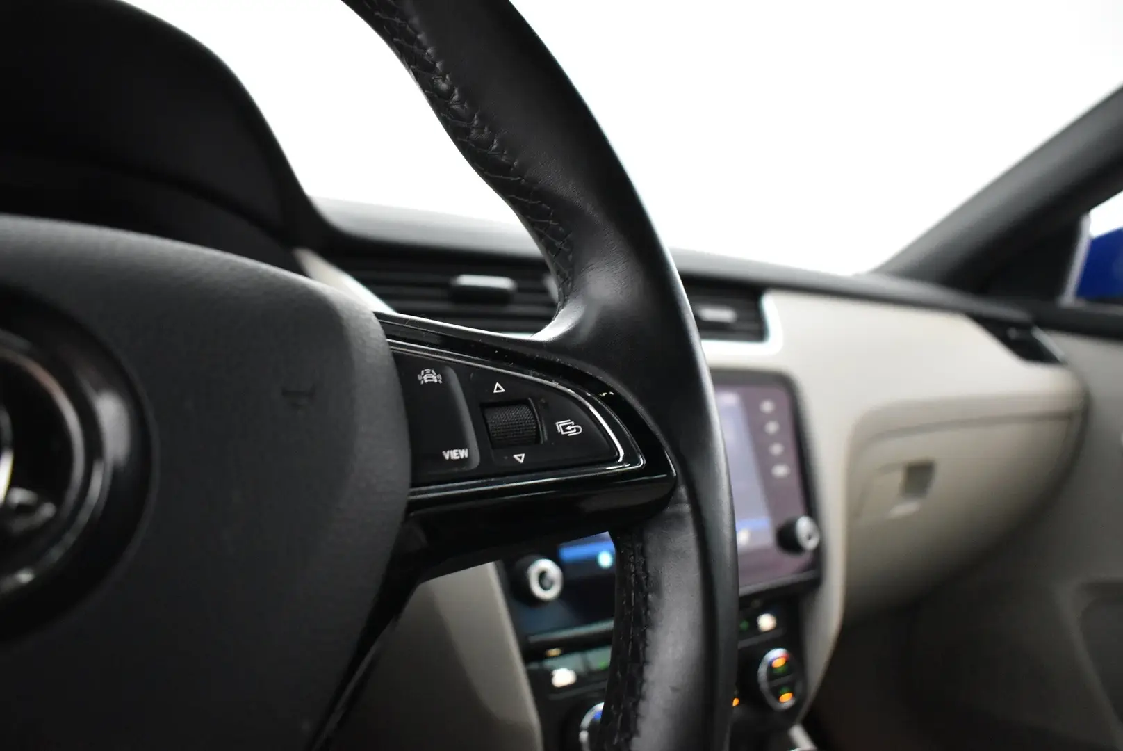 Car Image - 7jEO6Wez4FasiXAKUgp8I2