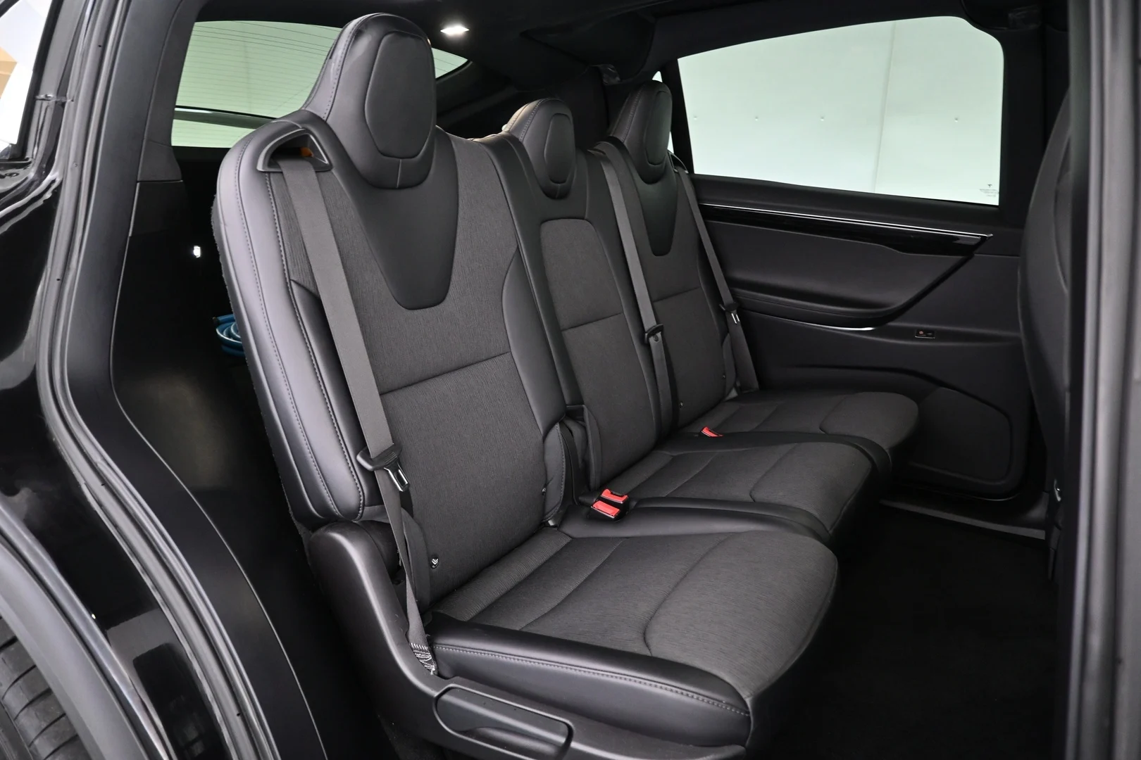 Car Image - C8YqQW7VMkFXrYoxfePpu