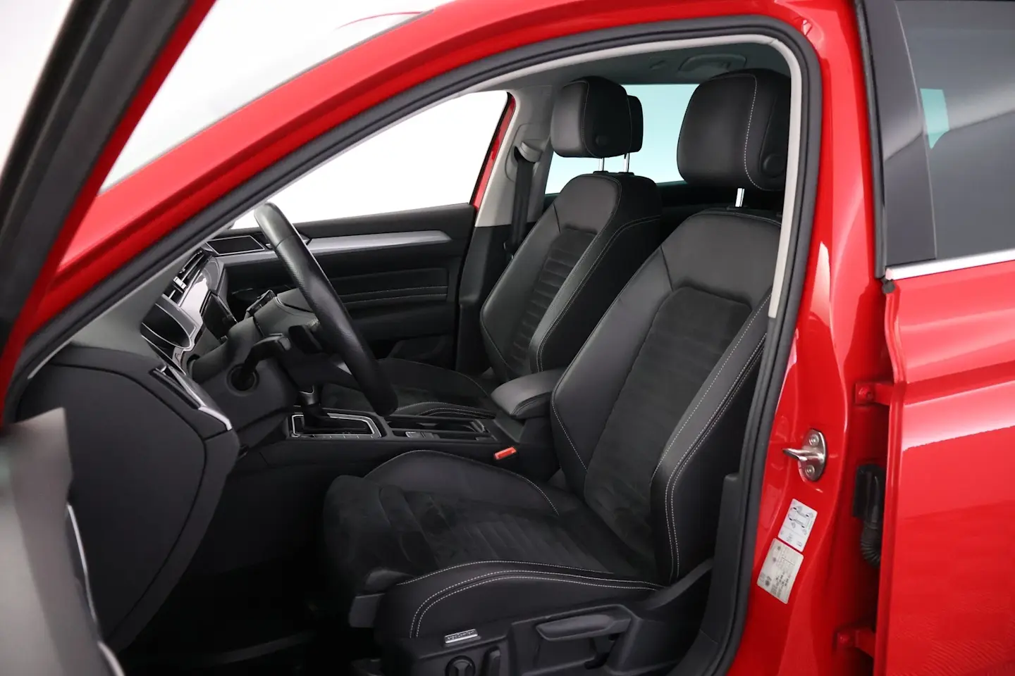 Car Image - Vt1z6hlokY5ikc3rR2uje
