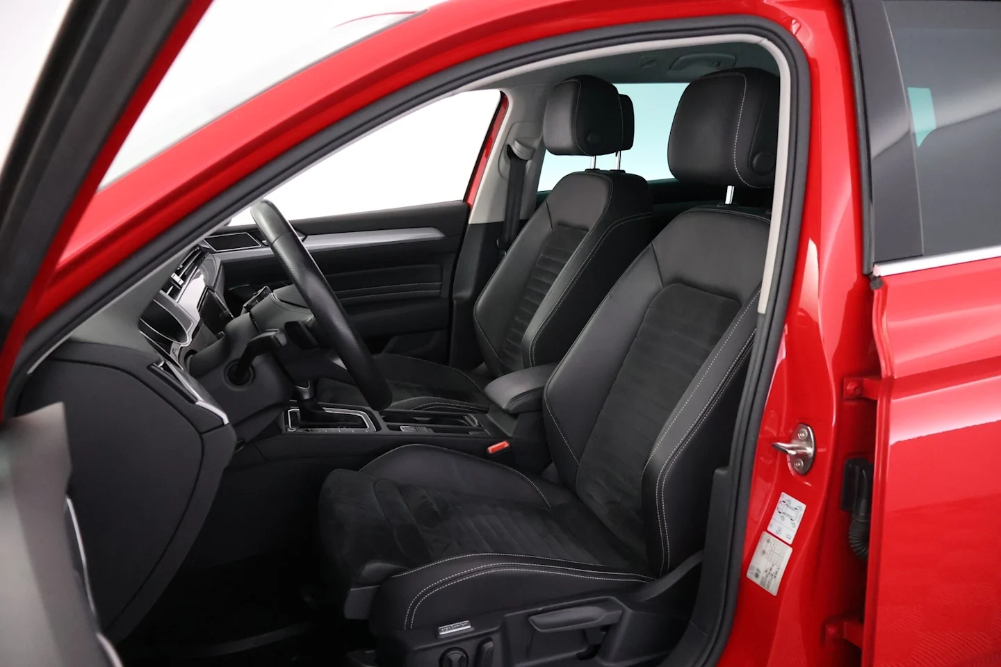 Car Image - Vt1z6hlokY5ikc3rR2uje