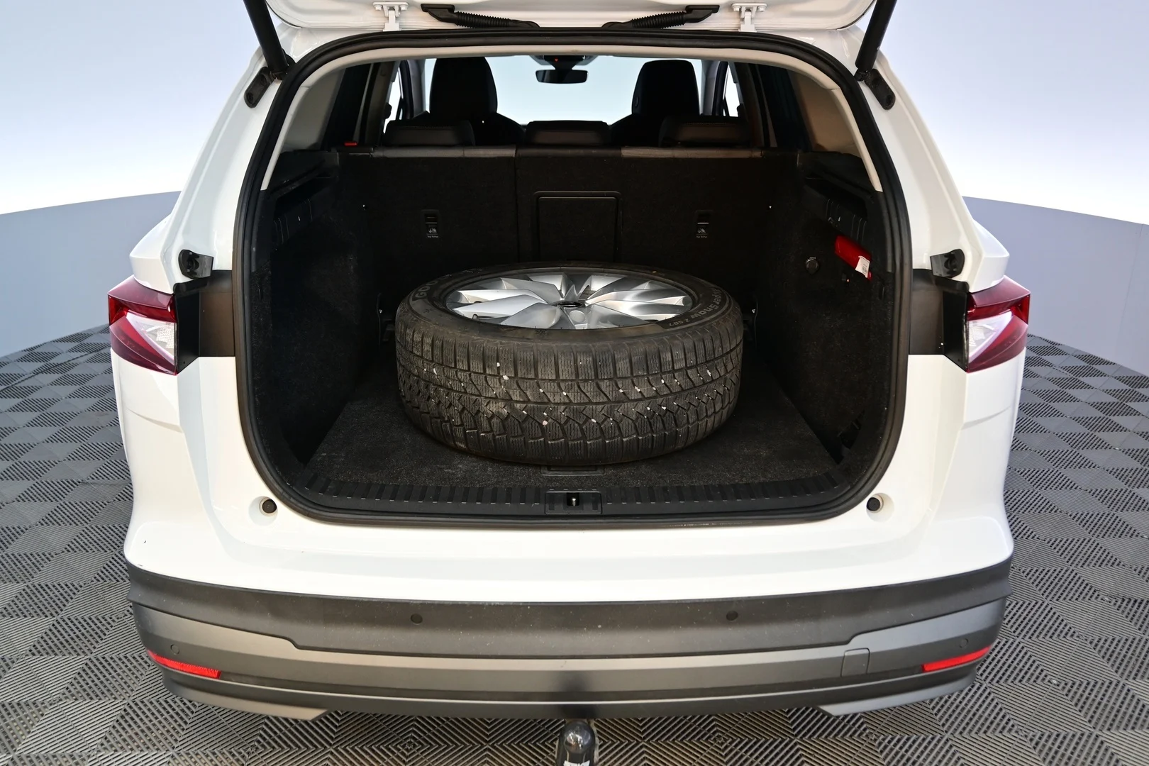 Car Image - 5OruXhWb8DyfR93AGCXmi9