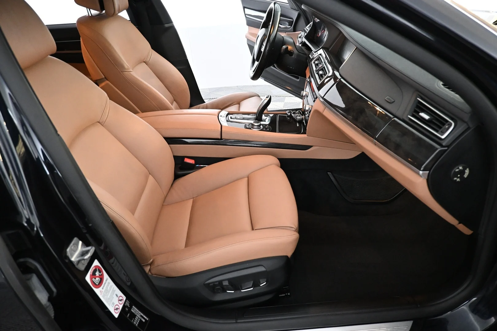 Car Image - 2jHSQzV2yCcJE3vsfXamPf